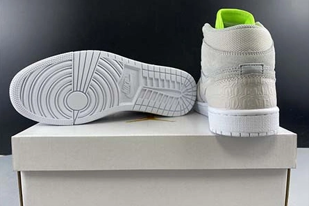 Non-authentic version Modern 9409 Air Jordan 1 Mid CV3018-001