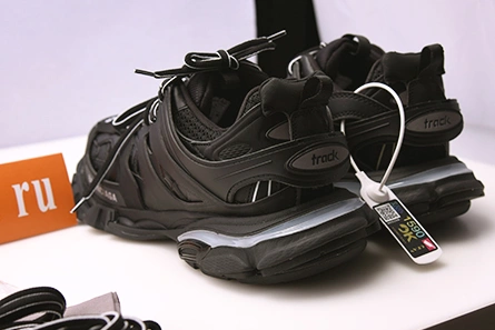 Accessible luxury ModernLook 3944 BALENCIAGA TRACK RUNNERS BLUE 542436 W1GB 1000