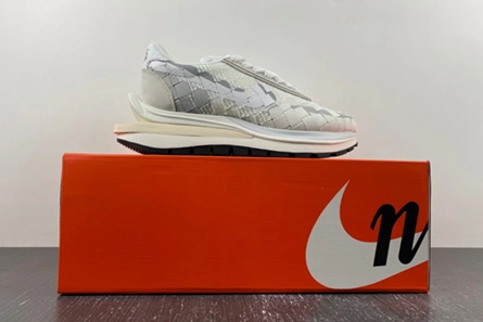 Affordable ModernLook 4752 sacai x Nike Waffle Woven Green Gusto DR5209-100
