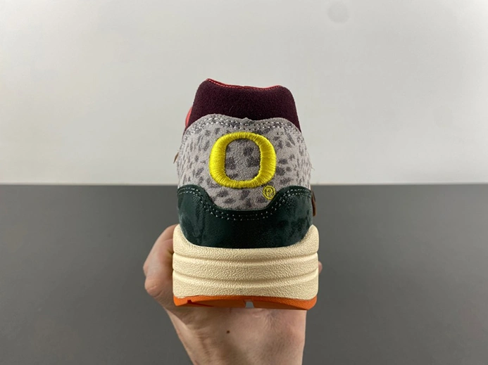 Economical Nike Air Max 1 '87 Luxe University of Oregon PE HQ2639-100 Sophisticated 1875