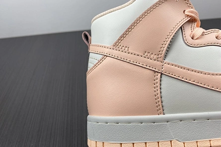 Pricetag-smart Nike Dunk High Sail Crimson Tint (W) DD1869-104 Compact 2328