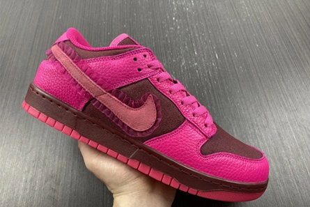 Clearance-priced Nike Dunk Low Valentine's Day (2022) DQ9324-600 EasyMatch 445