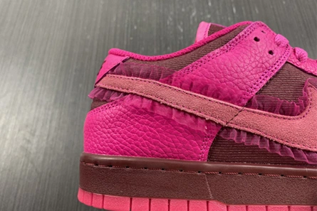 Clearance-priced Nike Dunk Low Valentine's Day (2022) DQ9324-600 EasyMatch 445