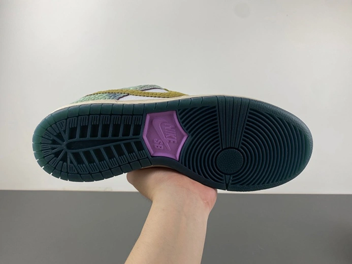 Everyday-priced Nike SB Dunk Low Alexis Sablone Chameleon  HJ3386-300 Bold 1016
