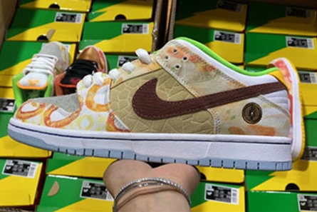 1:1 copy Nike SB Dunk Low “CNY” CV1628-800 Elegant 8241