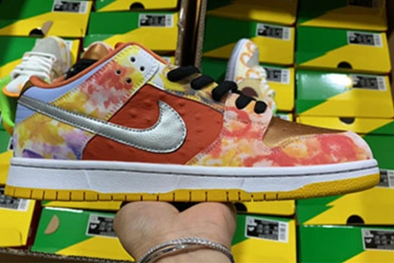 1:1 copy Nike SB Dunk Low “CNY” CV1628-800 Elegant 8241