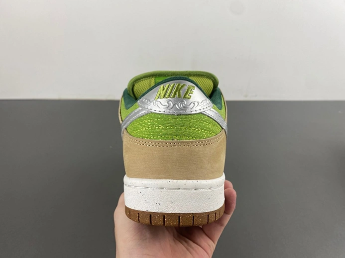 Accessible luxury Nike SB Dunk Low Escargot  FQ7585-200 Resilient 4685