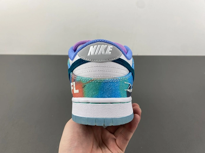 Pricetag-smart Nike SB Dunk Low Futura Laboratories Bleached Aqua  HF6061-400 AllSeason 7002