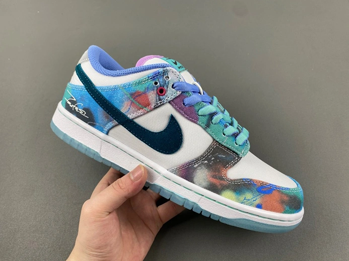 Pricetag-smart Nike SB Dunk Low Futura Laboratories Bleached Aqua  HF6061-400 AllSeason 7002
