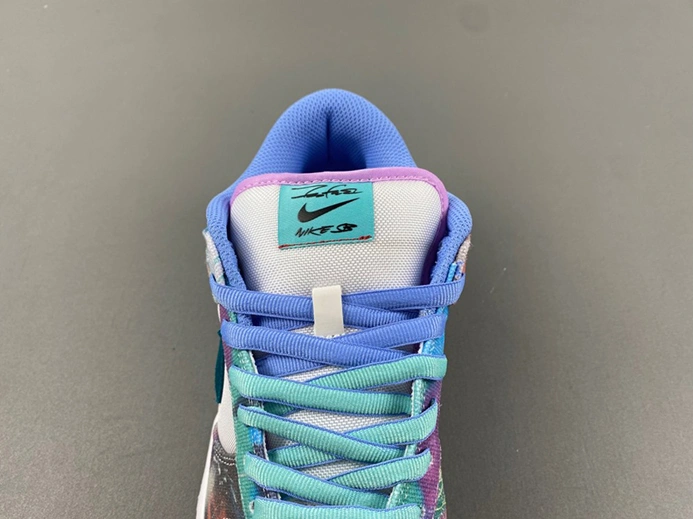 Pricetag-smart Nike SB Dunk Low Futura Laboratories Bleached Aqua  HF6061-400 AllSeason 7002