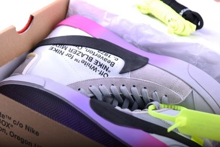 Pricetag-smart Off-White Nike Blazer The Queen AA3832-002 GoodFit 6191