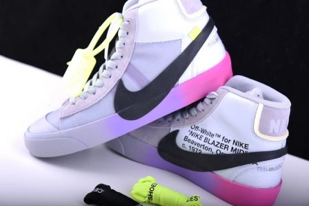 Pricetag-smart Off-White Nike Blazer The Queen AA3832-002 GoodFit 6191