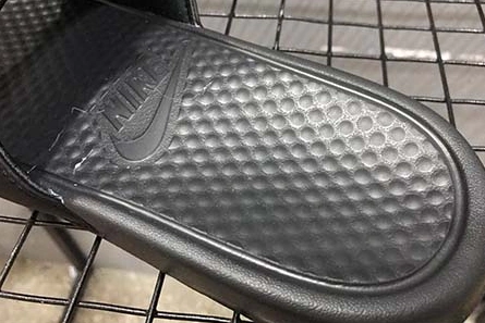 Popular 530 nike flip flop 343880-009