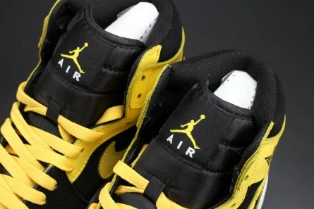Fair-priced Practical 922 Air Jordan 1 Retro Mid 'New Love 554724-035