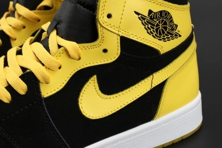 Fair-priced Practical 922 Air Jordan 1 Retro Mid 'New Love 554724-035