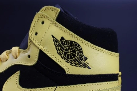 Fair-priced Practical 922 Air Jordan 1 Retro Mid 'New Love 554724-035