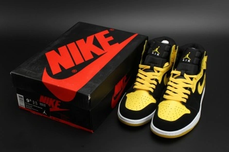 Fair-priced Practical 922 Air Jordan 1 Retro Mid 'New Love 554724-035
