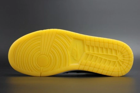 Fair-priced Practical 922 Air Jordan 1 Retro Mid 'New Love 554724-035