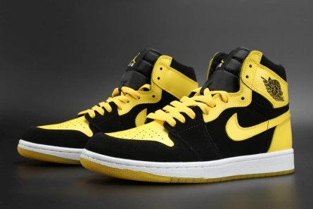 Fair-priced Practical 922 Air Jordan 1 Retro Mid 'New Love 554724-035