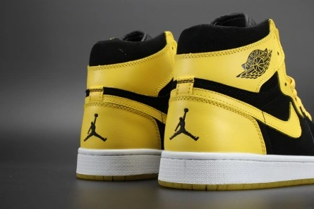Fair-priced Practical 922 Air Jordan 1 Retro Mid 'New Love 554724-035