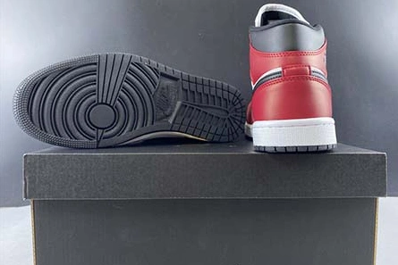 Non-authentic version Refined 7735 Air Jordan 1 Mid Chicago 554724-069