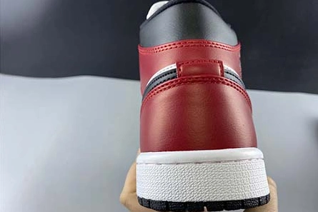 Non-authentic version Refined 7735 Air Jordan 1 Mid Chicago 554724-069