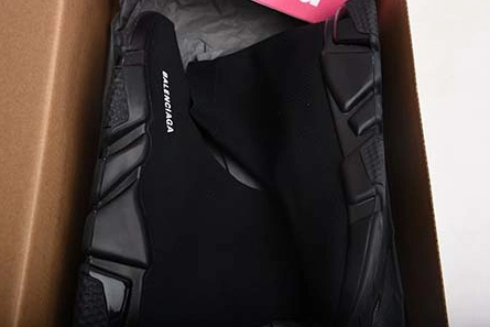 Premium replica Reliable 3330 BALENCIAGA NOIR 360-517319W07U01011
