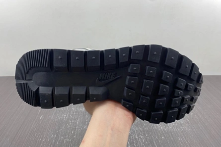 Sacai x VaporWaffle DD1875-101 Resilient 5953