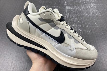 Non-authentic version Sacai x VaporWaffle DD1875-101 Resilient 5953