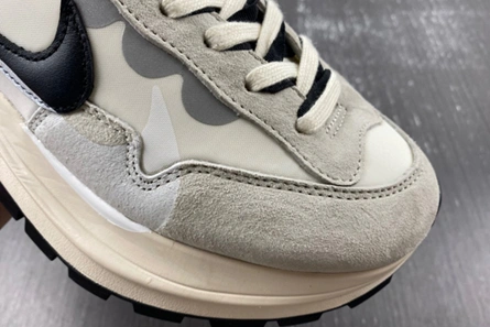 Non-authentic version Sacai x VaporWaffle DD1875-101 Resilient 5953