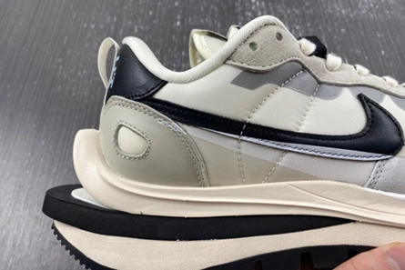 Non-authentic version Sacai x VaporWaffle DD1875-101 Resilient 5953