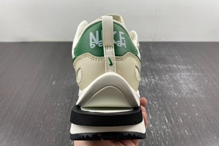Sacai x VaporWaffle DD1875-102 DailyWear 5193