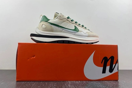 Cost-effective Sacai x VaporWaffle DD1875-102 DailyWear 5193