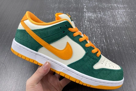 Fashion duplicate SportInspired 1505 Nike SB Dunk Low Legion Pine Kumquat  304292-383