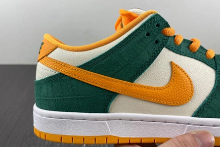 Fashion duplicate SportInspired 1505 Nike SB Dunk Low Legion Pine Kumquat  304292-383