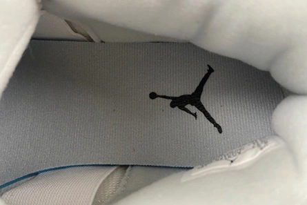 1:1 copy Timeless 4863 Jordan 4 Retro Frozen Moments  AQ9129-001