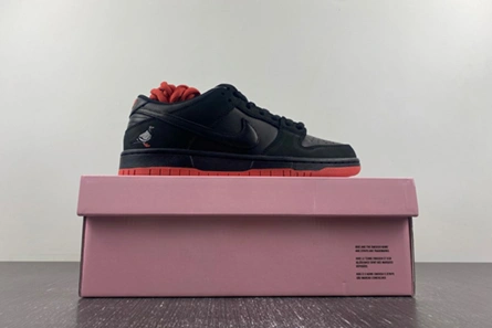 Timeless 4975 Nike SB Dunk Low Black Pigeon 883232-008