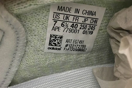 Non-authentic version Timeless 5065 Yeezy Boost 350 V2 Hyper Space EG7491