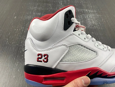 Style match Trendsetting 3688 Jordan 5 Retro Fire Red Black Tongue  136027-120