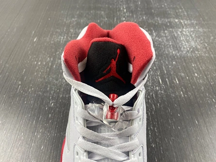 Style match Trendsetting 3688 Jordan 5 Retro Fire Red Black Tongue  136027-120