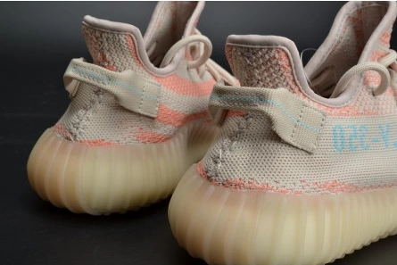 Replica Trendsetting 7793 Adidas Yeezy Boost 350 V2 Chalk Coral B37574