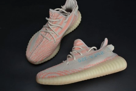 Replica Trendsetting 7793 Adidas Yeezy Boost 350 V2 Chalk Coral B37574