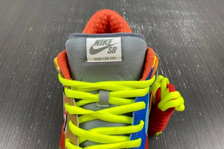 Non-authentic version UrbanStyle 135 Nike SB Dunk Low What the Dunk  318403-141