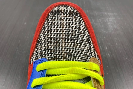 Non-authentic version UrbanStyle 135 Nike SB Dunk Low What the Dunk  318403-141