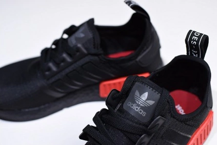 Reproduction Versatile 5890 adidas NMD R1 Core Black Lush Red - B37618