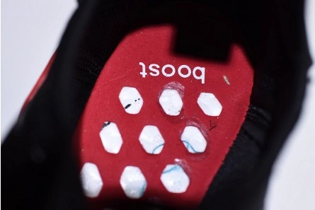 Reproduction Versatile 5890 adidas NMD R1 Core Black Lush Red - B37618