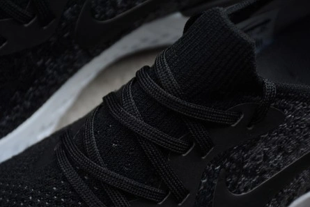 Non-authentic version Vibrant 1039 Nike Epic React Flyknit black AQ0067-001