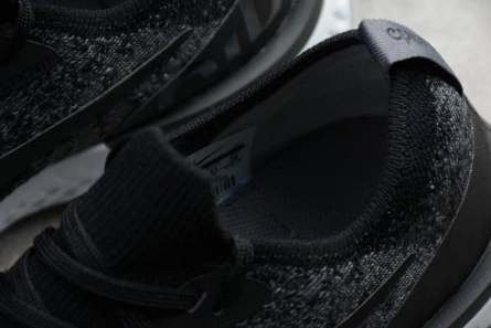 Non-authentic version Vibrant 1039 Nike Epic React Flyknit black AQ0067-001