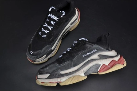 Non-authentic version Vibrant 4829 BALENCIAGA 17FW TRIPLE S TRAINER  BLACK  RED MENS W05M23972