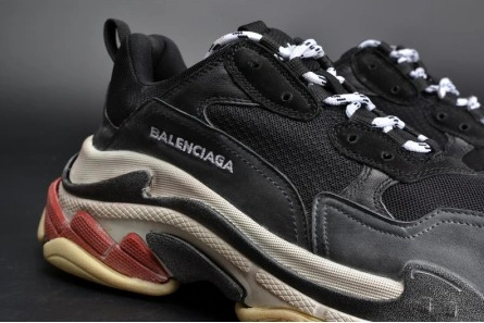 Non-authentic version Vibrant 4829 BALENCIAGA 17FW TRIPLE S TRAINER  BLACK  RED MENS W05M23972